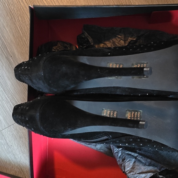 Wild pair Diamond studded stiletto black booties size 10 - Picture 4 of 9